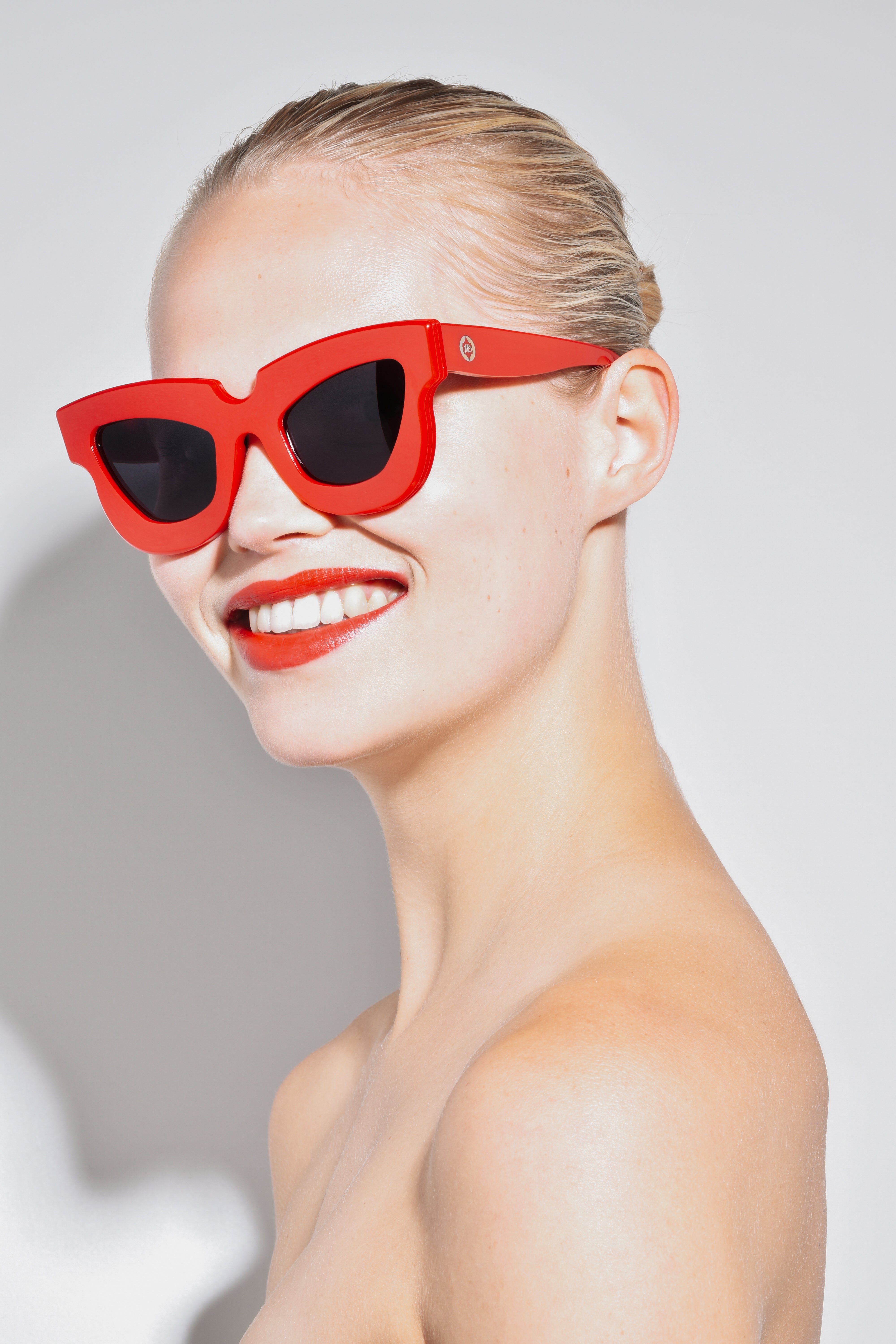 Hope — red sisterhood / black